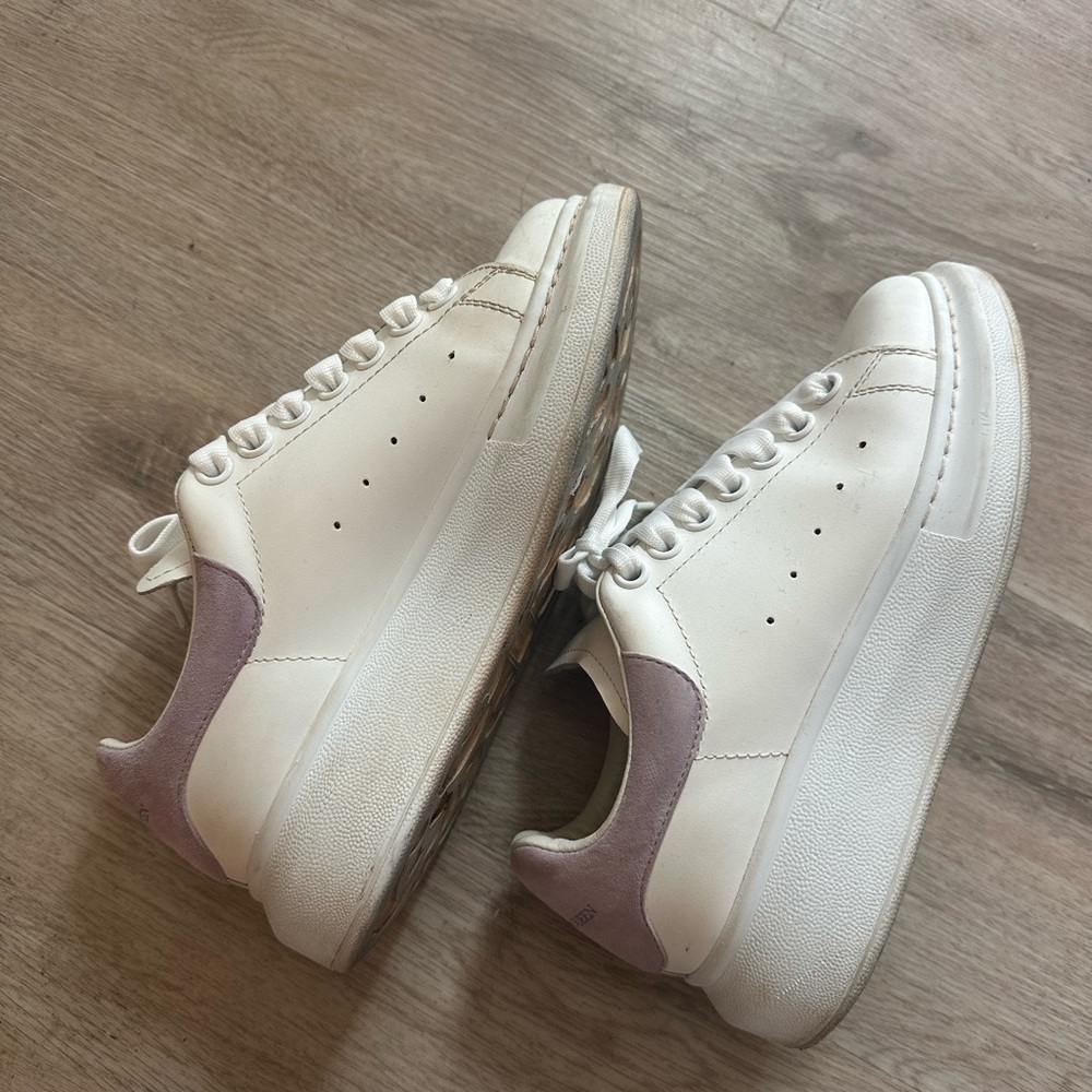 Alexander McQueen White & purple sneakers SSENSE exclusive